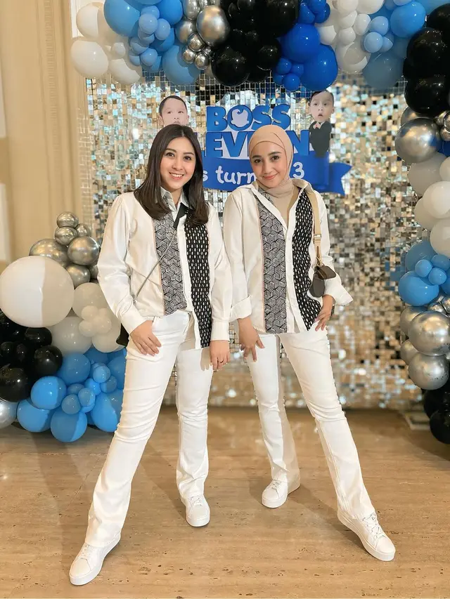 Bestie Sejati, 5 Potret Penti Nur Afiani dan Errina GD yang Hobi Pakai Baju Senada (credit: instagram/pentypenk).