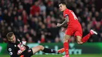 Nama gelandang Liverpool, Philippe Coutinho (kanan) kembali muncul dalam daftar incaran Barcelona. (Paul ELLIS / AFP)