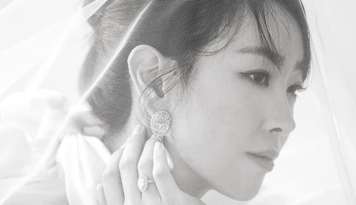 Hanya saja, paras sang pengantin pria tak ditampilkan dalam unggahan Go Won Hee ini. (FOTO: instagram.com/go_wonhee/)