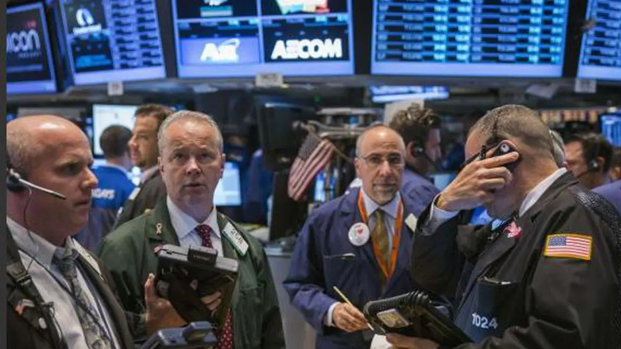 Saham Nike Topang Penguatan Wall Street