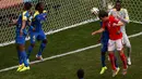 Gol pembuka kemenangan Swiss atas Ekuador di laga penyisihan Piala Dunia 2014 Grup E di Estádio Nacional de Brasilia, (15/6/2014), dicetak lewat sundulan kepala Admir Mehmedi. (REUTERS/David Gray)