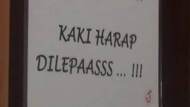 Potret Spanduk dan Poster yang Sukses Bikin Orang Geregetan