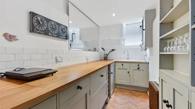 Hanya selebar 1,5 Meter, Ini 7 Potret Rumah Tersempit di London. (Sumber: winkworth)