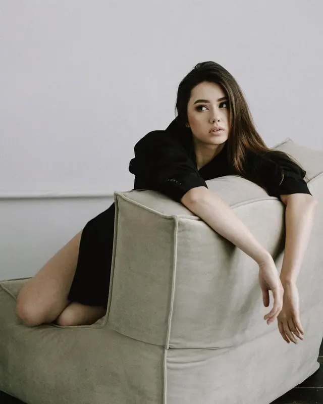 Sudah direstui keluarga, 7 potret cantiknya Vika Kolesnaya pacar Billy Syahputra bule asal Belarus