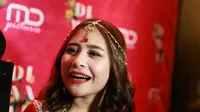 Prilly Latuconsina Koleksi Foto Telanjang Dada Ben Hardy