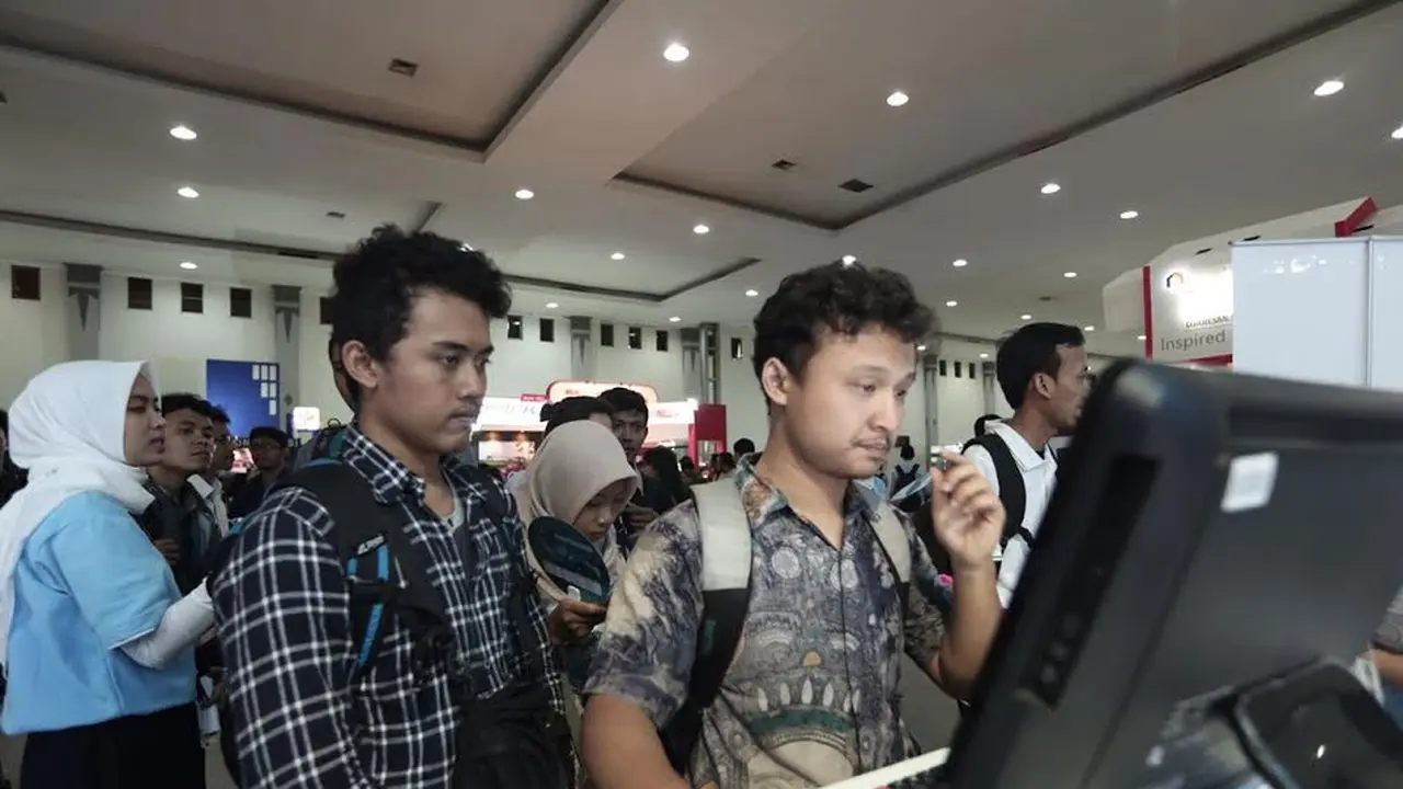 Kini lowongan kerja PLN dapat diakses melalui rekrutmen.pln.co.id.  
