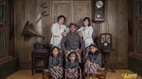 Potret Erix Soekamti bareng dua istri dan anak-anaknya. (Sumber: Instagram/@erixsoekamti)
