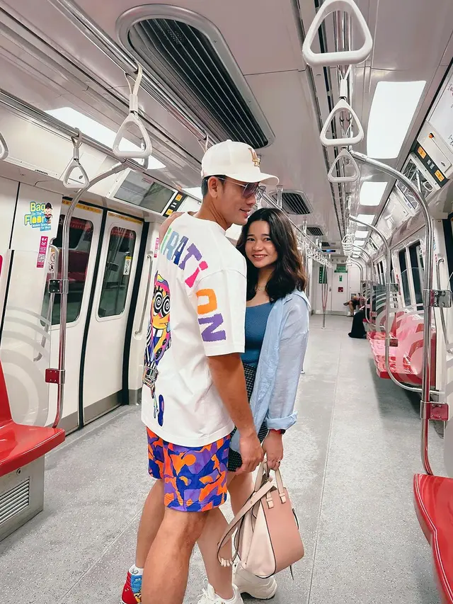 7 Potret Mesra Denny Sumargo dan Olivia Allan, Saling Menguatkan