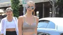 Baiklah, hanya Bella Hadid yang sangat mahir memadupadankan gaya fesyen yang kekinian. Ia juga mampu membuat kaum adam terpana akan paras cantik dan tubuh seksinya. (Dailymail/Bintang.com)