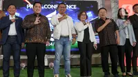 Direktur Utama PT Liga Indonesia Baru (LIB) Ferry Paulus bersama Ketua Umum Persatuan Sepakbola Seluruh Indonesia (PSSI) Erick Thohir, Wakil Direktur Utama PT Bank Rakyat Indonesia (Persero) Tbk Catur Budi Harto dan Direktur Surya Citra Media (SCM) Harsiwi Achmad (kiri ke kanan) usai memberikan keterangan terkait penyelenggaraan BRI Liga 1 Indonesia musim 2024-2025 di di Auditorium Brilian Center BRI, Jakarta, Selasa (6/8/2024). (Liputan6.com/Herman Zakharia)