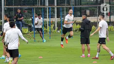 Pesepak bola Timnas Indonesia berlatih menjelang laga leg pertama kontra Vietnam pada semifinal Piala AFF 2022, di Lapangan A Kompleks Gelora Bung Karno, Jakarta, Rabu (4/1/2023). Skuad Garuda – julukan Timnas Indonesia –akan menjamu Vietnam pada semifinal Leg 1 Piala AFF 2022, Jumat 6 Januari 2023 mendatang. (Liputan6.com/Faizal Fanani)
