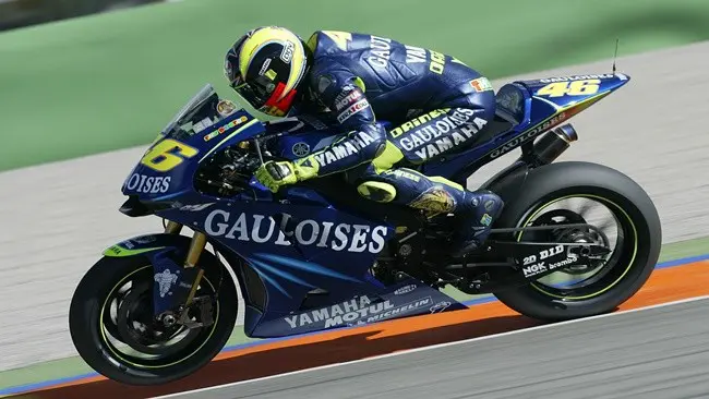 Valentino Rossi ketika menunggangi motor Yamaha YZR-M1.