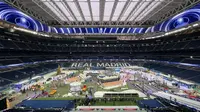 Tampak Stadion Bernabeu disulap jadi arena bertema Natal. (AFP)