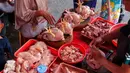 Adapun Presiden Jokowi mengatakan kenaikan harga ayam terlalu tinggi dan menduga ada permasalahan dalam rantai pasok komoditas ayam. (Liputan6.com/Angga Yuniar)