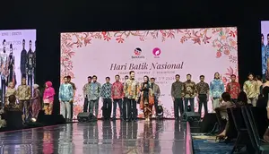 Hari Batik Nasional, 6 Desainer Indonesia Sulap Batik Jadi Busana Modern untuk Charity