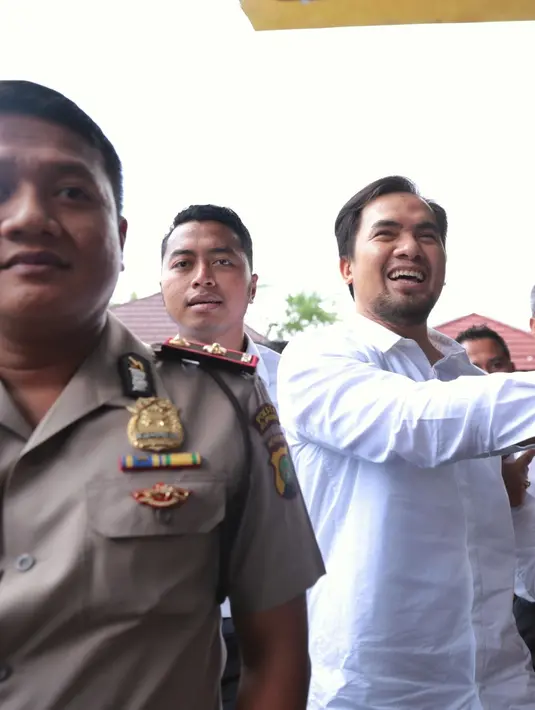 Sebulan lebih Saipul Jamil mendekam di Mapolsek Kelapa Gading, Jakarta Utara, Saipul Jamil akan dipindahkan ke Lembaga Pemasyarakatan Cipinang. (Adrian Putra/Bintang.com)