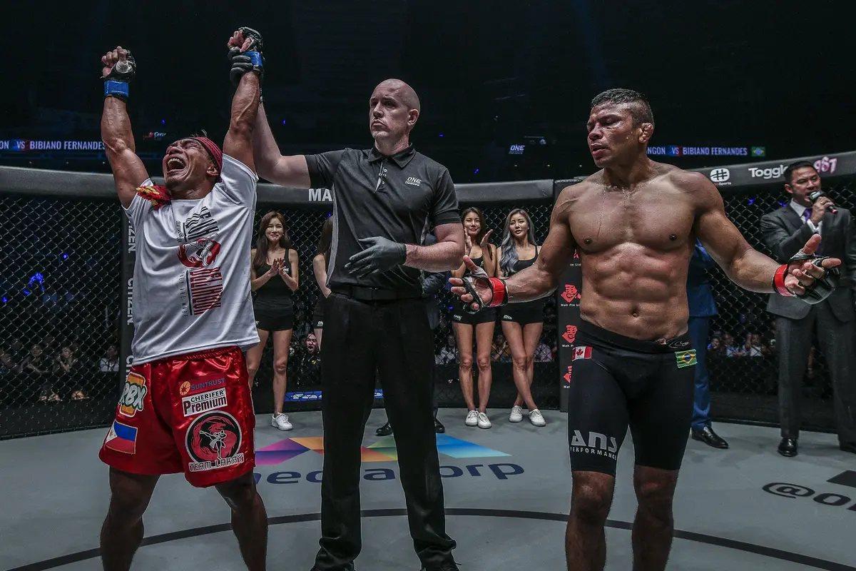 Kevin Belingon mengalahkan Bibiano Fernandes dalam duel penyatuan gelar kelas bantam ONE Championship di Singapura, Jumat 9 November 2018