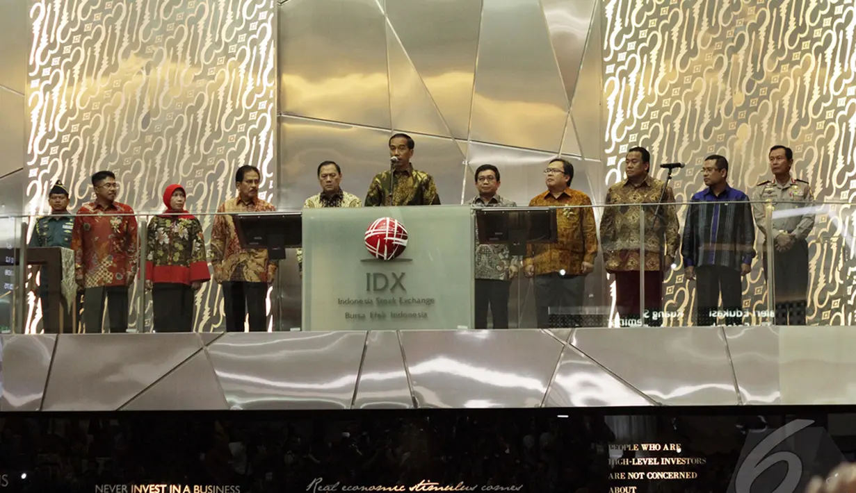  Dengan mengucap Bismillah perdagangan efek di BEI 2015 saya nyatakan resmi dibuka," kata Jokowi" saat meresmikan sektor perdagangan saham perdana di Gedung Bursa Efek Jakarta, Jumat (2/1/2014).(Liputan6.com/Faizal Fanani)