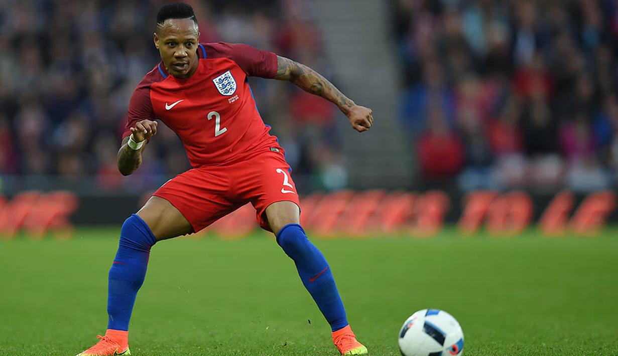 Bek kanan - Nathaniel Clyne, tak diragukan lagi kemampuannya sebagai pilihan utama pelatih Liverpool, Juergen Klopp. Melihat penampilannya yang konsisten musim lalu dirinya lebih layak jadi pilihan utama dibanding Kyle Walker. (AFP/Paul Ellis)