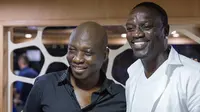  Dr. Anthony Karim Adam, CEO Tulwe bersama penyanyi R&B Akon. Dok: tulwe.com