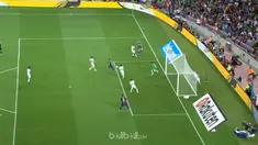 Barcelona menang mudah 5-0 atas tim asal Brasil, Chapecoense yang mengalami kecelakaan pesawat musim lalu  serta kehilangan 19 pemain.