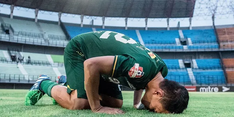 Gaya Selebrasi Pemain Persebaya Rayakan Runner-up Liga 1 2019
