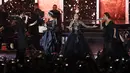 "Tadi di atas panggung juga share stage sama Krisdayanti, Raisa sama Isyana, mereka nyanyi lagu aku. Aku terharu banget dan bangga mereka mau menyanyikan lagu itu," tambahnya. (Deki Prayoga/Bintang.com)