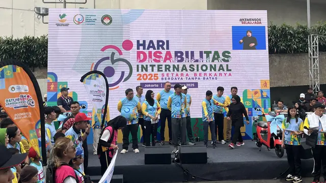 Wakil Menteri Sosial (Wamensos) Agus Jabo saat menghadiri Peringatan Hari Disabilitas Internasional di CFD Jakarta, Minggu (7/12/2025).