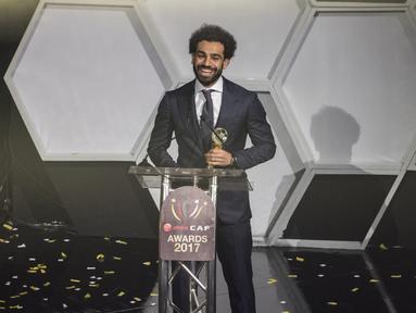 Bintang Liverpool, Mohamed Salah dinobatkan sebagai Pemain Terbaik Afrika 2017 dan menerima CAF awards di Accra International Press Conference, Accra, (4/1/2018). Salah mengalahkan Sadio Mane dan Pierre-Emerick Aubameyang. (AFP/Cristina Aldehuela)