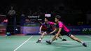 Marcus Fernaldi Gideon/Kevin Sanjaya Sukamuljo sebagai unggulan pertama turnamen dan peringkat pertama BWF berhasil mengatasi perlawanan wakil Indonesia lainnya, Wahyu Nayaka Arya Pangkaryanira/Ade Yusuf Santoso. (Bola.com/Bagaskara Lazuardi)