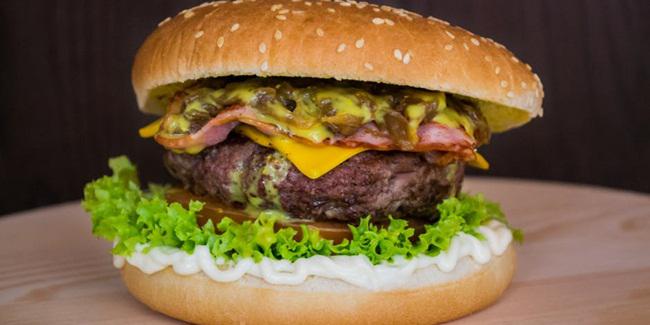 Sering makan hamburger tingkatkan risiko asma/copyright Pexels.com/Dana Tentis  