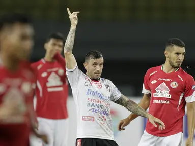 Gelandang Bali United, Paulo Sergio, saat melawan Semen Padang pada laga Piala Presiden 2019 di Stadion Patriot, Jawa Barat, Senin (11/3). Bali United menang 2-1 atas Semen Padang. (Bola.com/M Iqbal Ichsan)