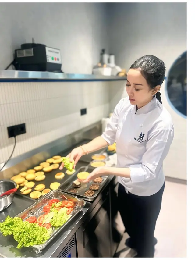 5 Potret Aura Kasih Masak Ala Chef, Hasil Masakan Menggiurkan