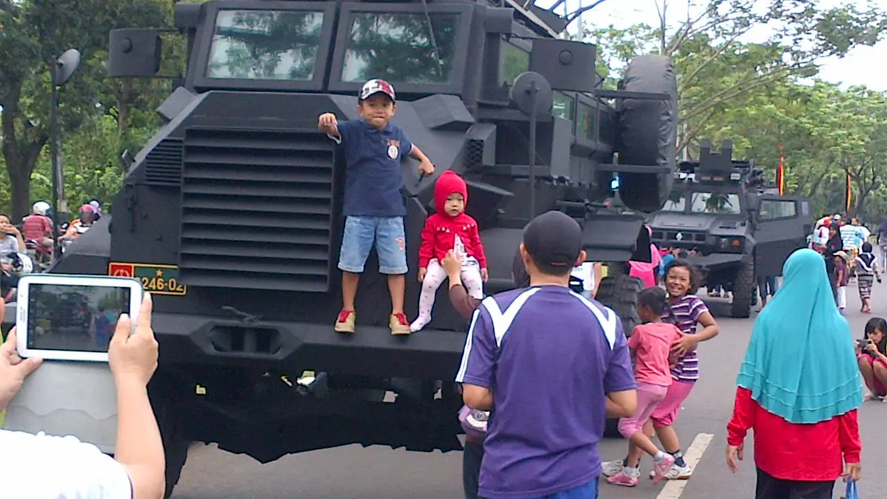 Dekat dengan Masyarakat, Kopassus Tularkan Manajemen Komando