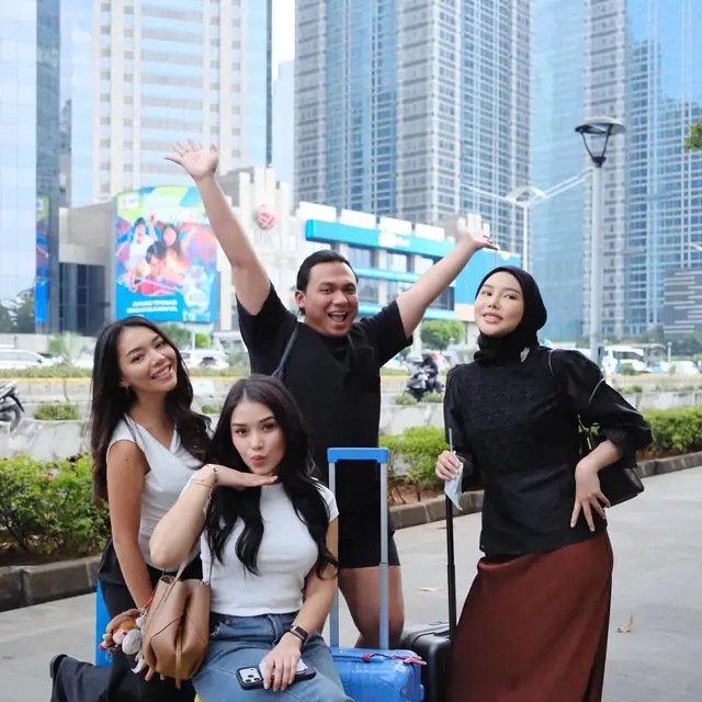 Potret Kenangan Lula Lahfah Bareng Sahabat (Instagram lulalahfah)