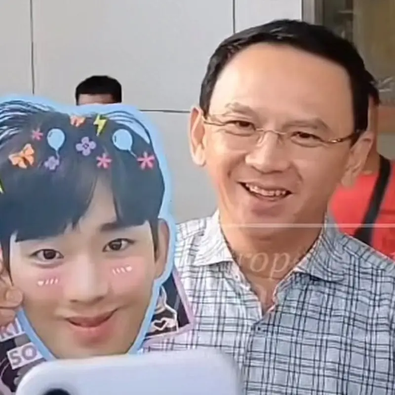 Ahok Ikut Hadiri Fan Meeting Kim Ji Won, Pegang Gambar Kim Soo Hyun dan Duduk Bareng Fans