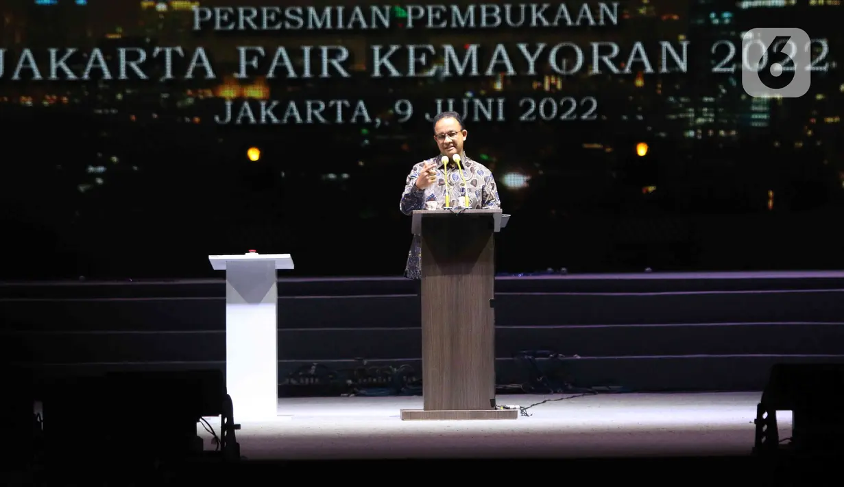 Gubernur DKI Jakarta Anies Baswedan menyampaikan sambutan saat pembukaan Jakarta Fair 2022 atau Pekan Raya Jakarta 2022 di Jakarta International Expo (JIExpo), Kemayoran, Jakarta, Kamis (9/6/2022). (Liputan6.com/Herman Zakharia)