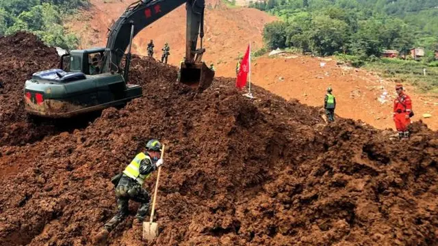 Pemerintah China mngalokasikan 30 juta yuan untuk upaya penyelamatan korban tanah longsor. (AFP)