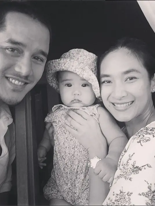 Wanita berusia 35 tahun ini memiliki harapan sang buah hati dapat mengikuti jejaknya di dunia entertainment. (via instagram/@happysalma)