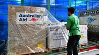 Indonesia kembali menerima kedatangan vaksin COVID-19 AstraZeneca sebanyak 500.000 dosis yang merupakan donasi dari Australia di Bandara Soekarno-Hatta, Tangeran, Kamis (2/9/2021). (Dok Amiriyandi/InfoPublik/Kementerian Komunikasi dan Informatika RI)