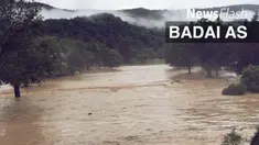 Badai dahsyat memicu banjir besar yang menyapu sebagian kawasan West Virginia, Amerika Serikat. Amukan bah bahkan menewaskan banyak manusia.