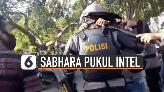 Belakangan viral video sejumlah aparat berpakaian preman dipukul polisi Sabhara yang mengamankan seorang mahasiswa di Jambi.