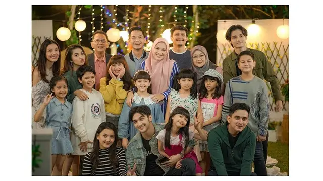 7 Potret Kebersamaan Rexy Rizky dengan Pemain Cinta Amara di Balik Layar, Kompak