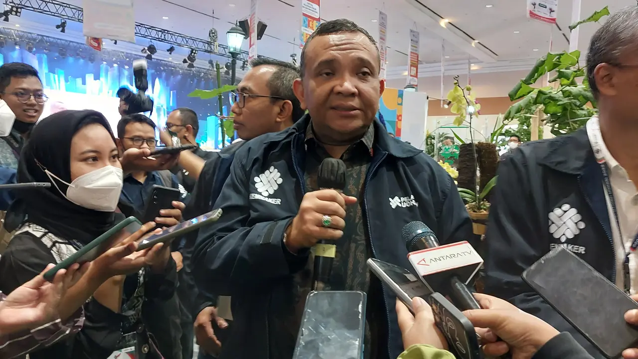 Wakil Menteri Ketenagakerjaan Afriansyah Noor menjelaskan mengenai besaran upah minimum 2023 di Jakarta Convention Center, Senayan, Jumat (28/10/2022).
