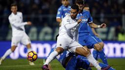 I Rossoneri mendulang 29 poin hasil dari 14 pertandingan, tertinggal empat angka dari Juventus yang berada di urutan teratas, namun baru menjalani 13 laga. (AFP/Marco Bertorello)