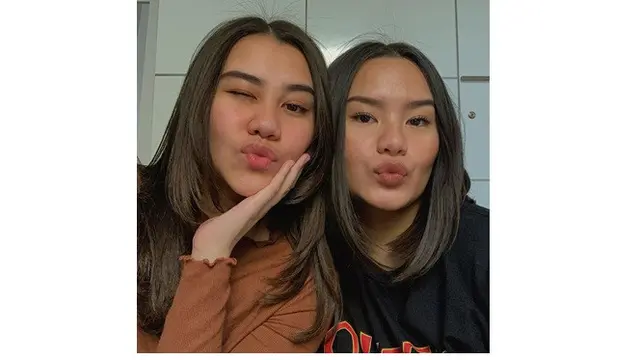 7 Potret Kebersamaan Zahwa dan Aaliyah Massaid, Sibling Goals Banget