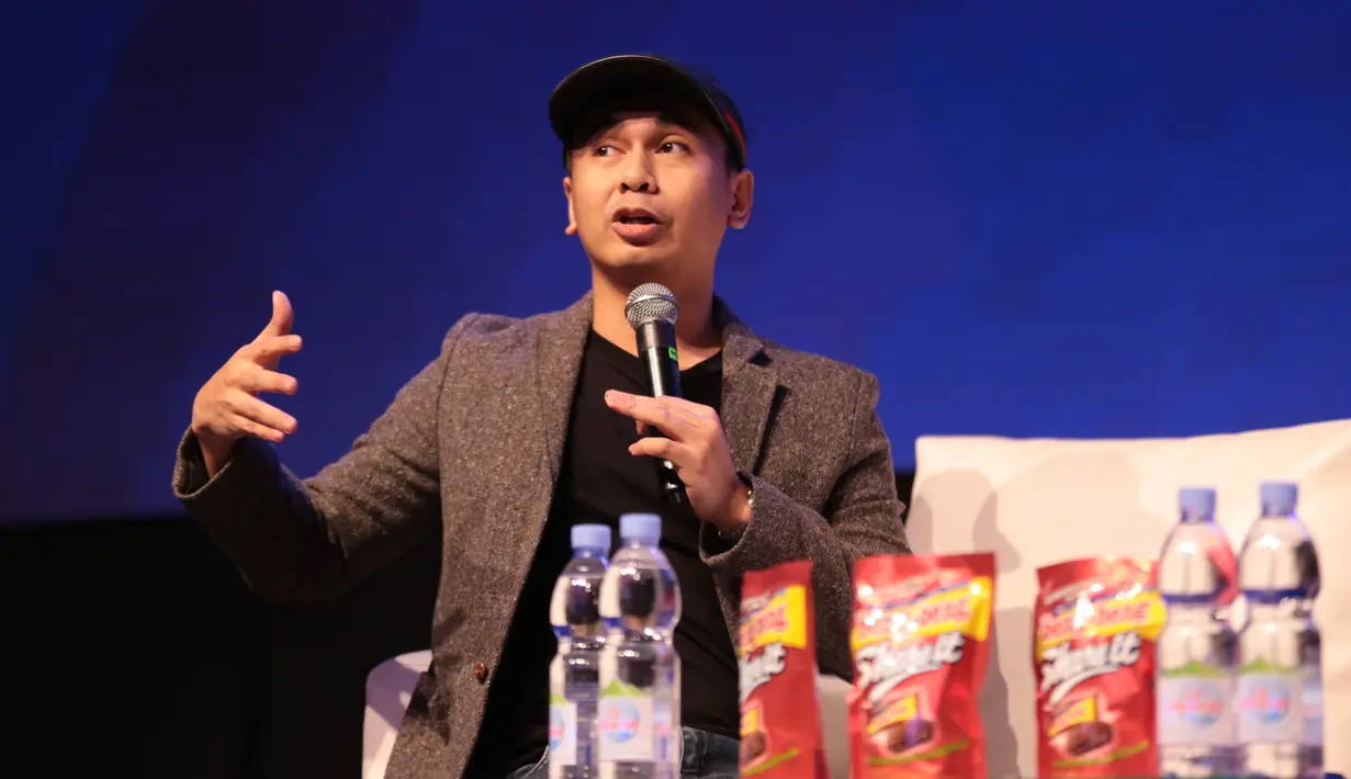 Begitu juga saat menjadi pembicara dalam acara XYZ Day 2018 di Senayan City, Jakarta Pusat Rabu (25/4) siang. Banyak penonton yang memenuhi area tertawa saat Radit di atas panggung. (Adrian Putra/Bintang.com)