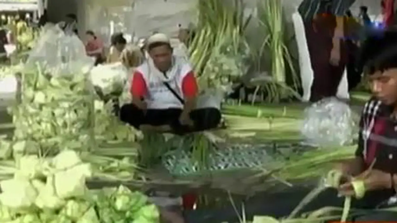 Pedagang Kulit Ketupat