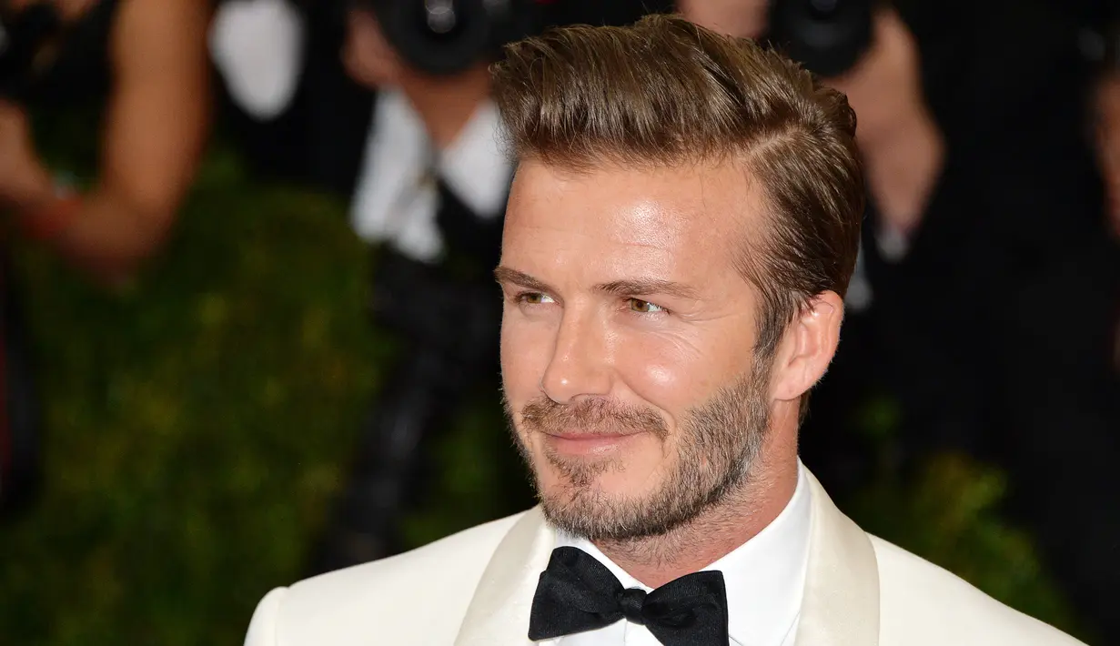 Dengan brewoknya, ayah dari empat anak yang pernah mencukur rambutnya dengan gaya ‘mohawk’ ini kembali menghangatkan namanya sebagai pesepakbola yang gemar membuat sensasi. (Bintang/EPA)