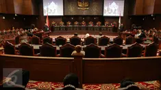 Suasana sidang Uji Materi UU KPK di Gedung Mahkamah Konstitusi, Jakarta, Selasa (30/6/2015). Sidang tersebut menghadirkan perwakilan Biro Hukum KPK guna menguji materi UU No.30 Tahun 2002. (Liputan6.com/Faizal Fanani)